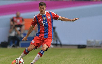 米兰电竞动态-B费赛后拥抱对手显风度